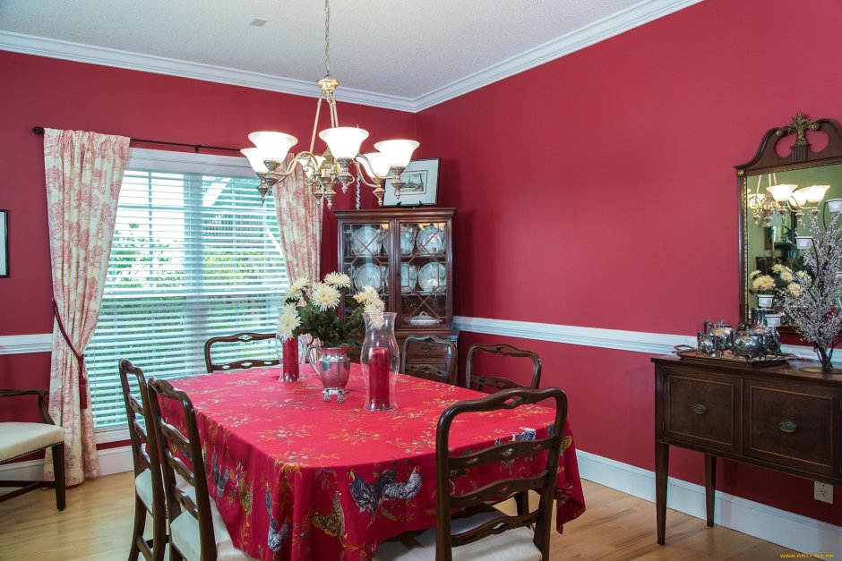 Бордовый цвет стен в интерьере кухни