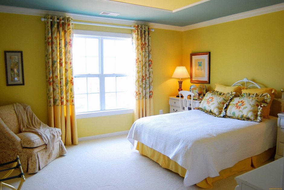 Желтые шторы в интерьере гостиной (50 фото)