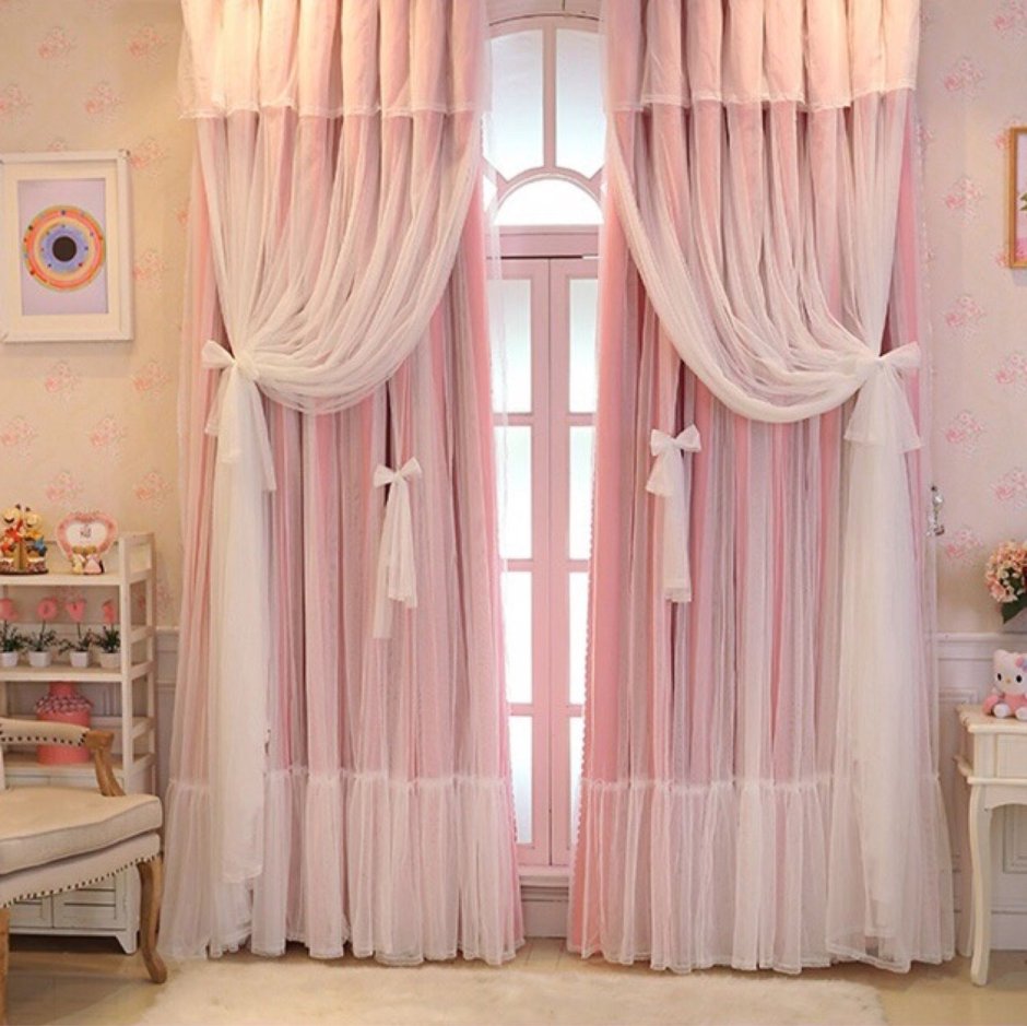 Розовые шторы в зал