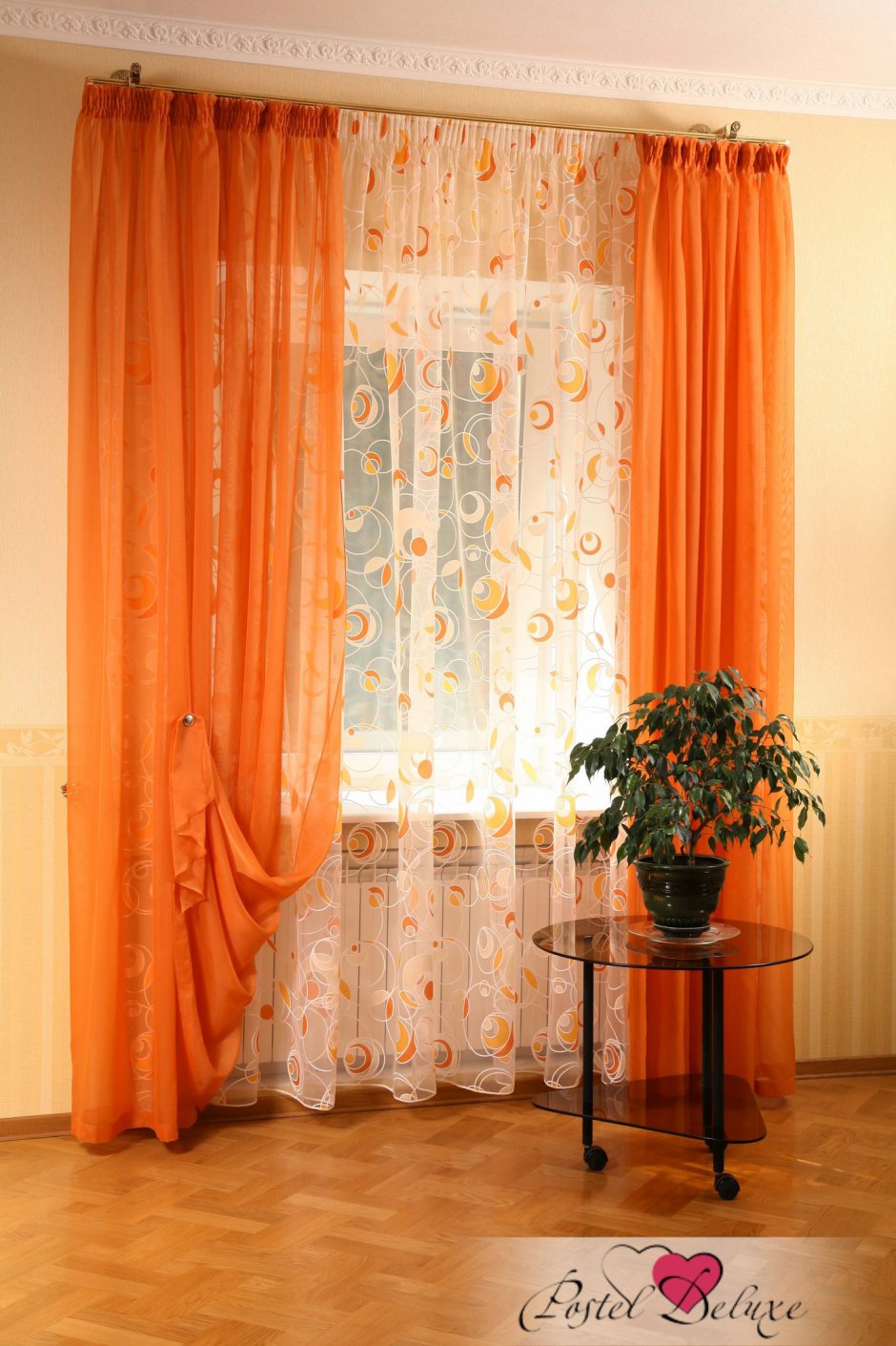Оранжевые шторы в интерьере детской