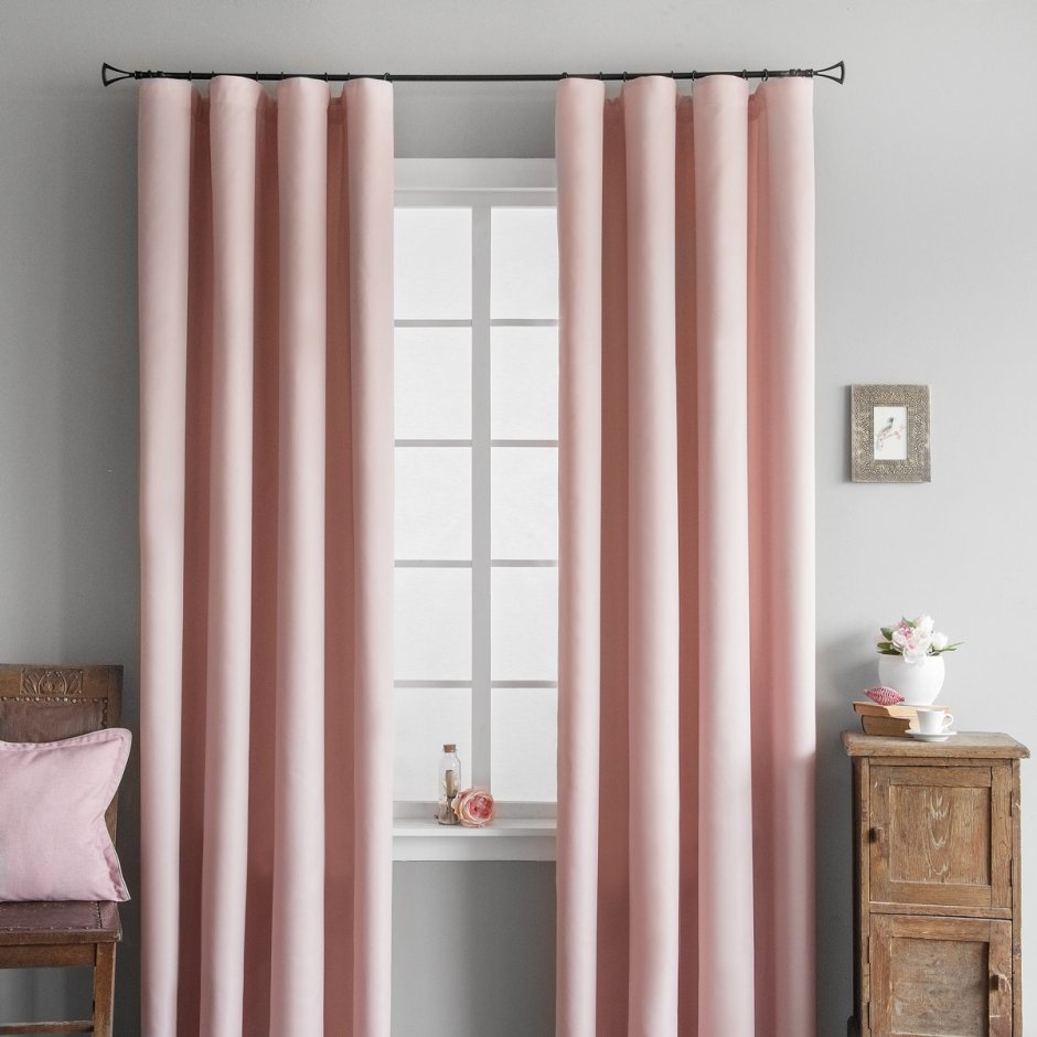 Розовые шторы в спальню