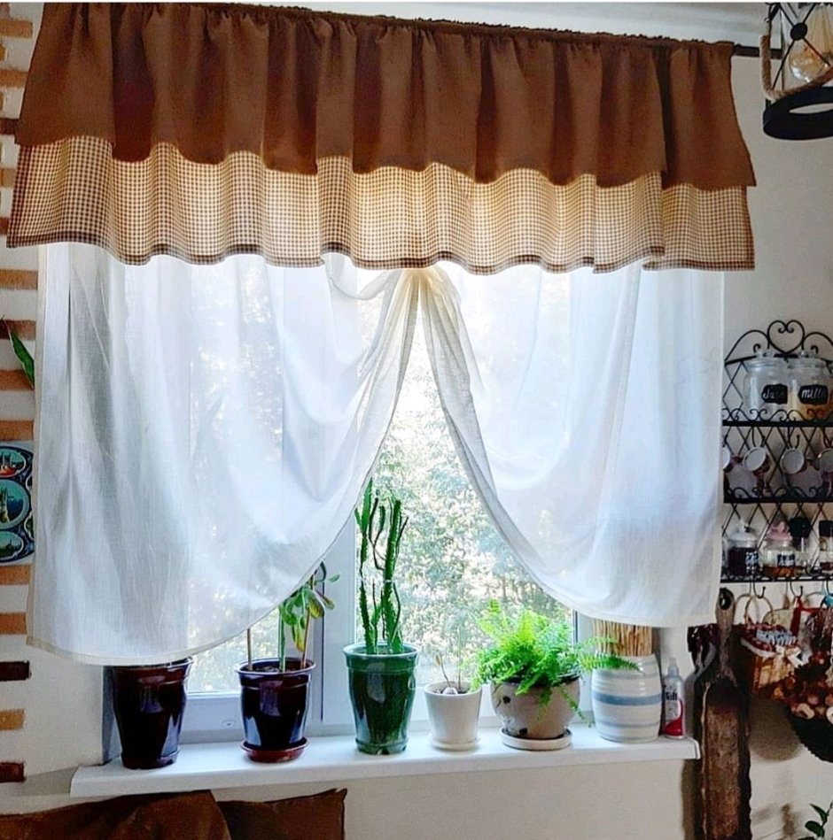 Модные шторы в гостиную в стиле Кантри