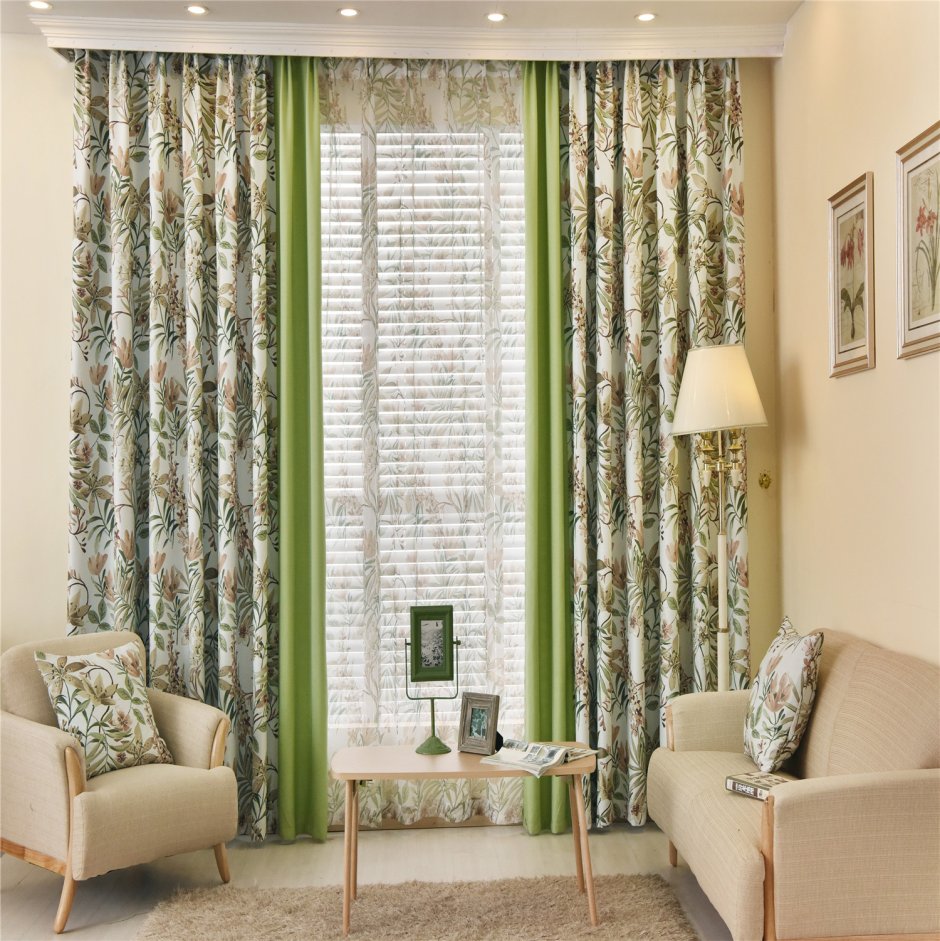 Оливковые шторы в интерьере гостиной