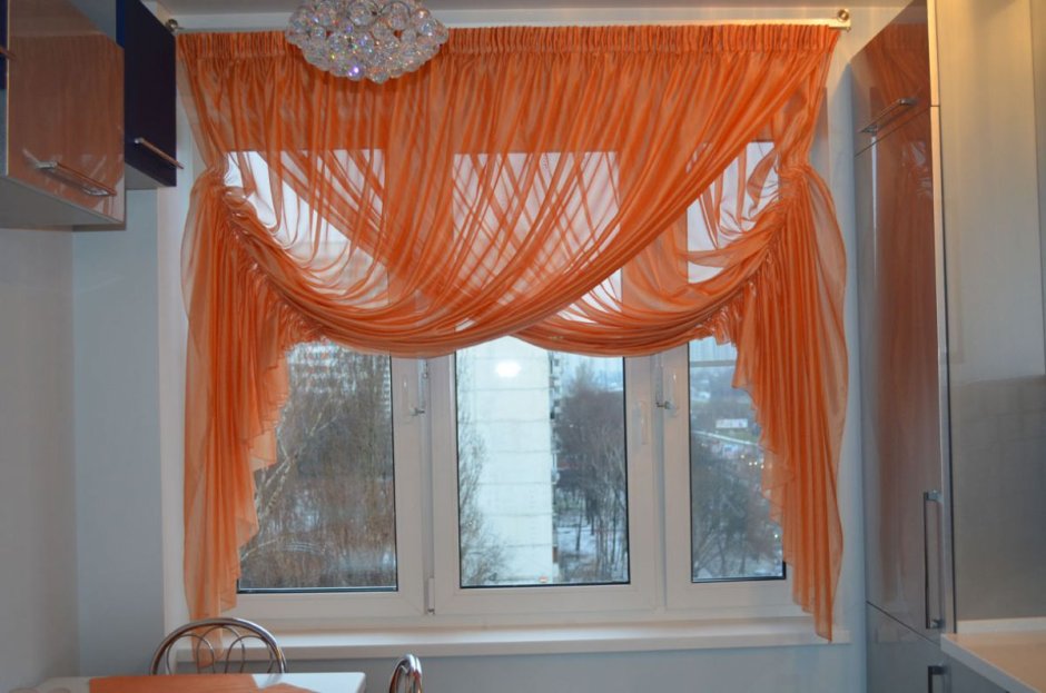 Оранжевые занавески на кухню