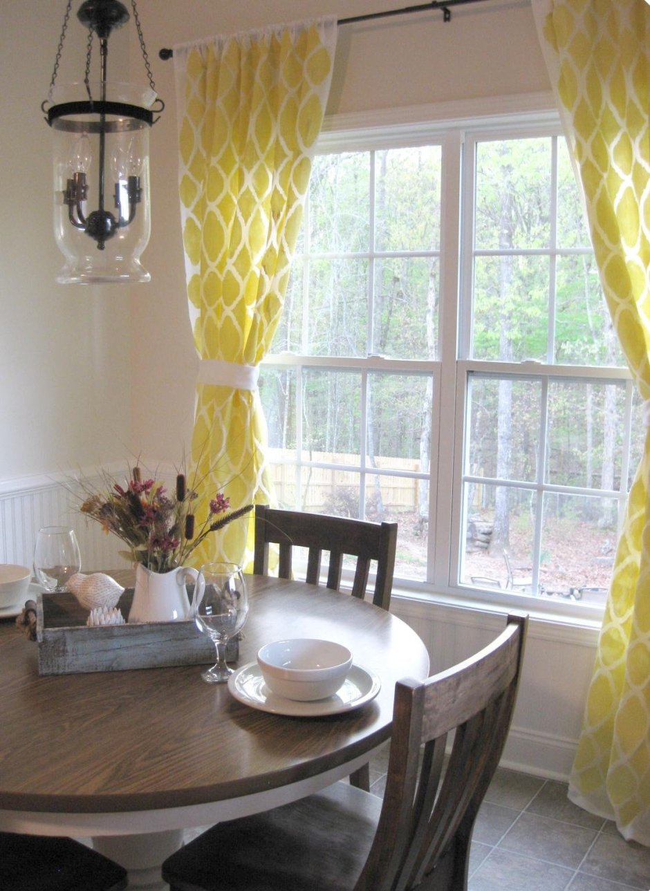 Желтые шторы в гостиной