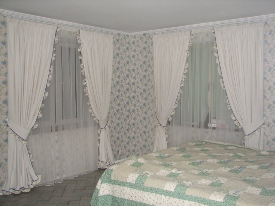 Угловые шторы в спальню фото