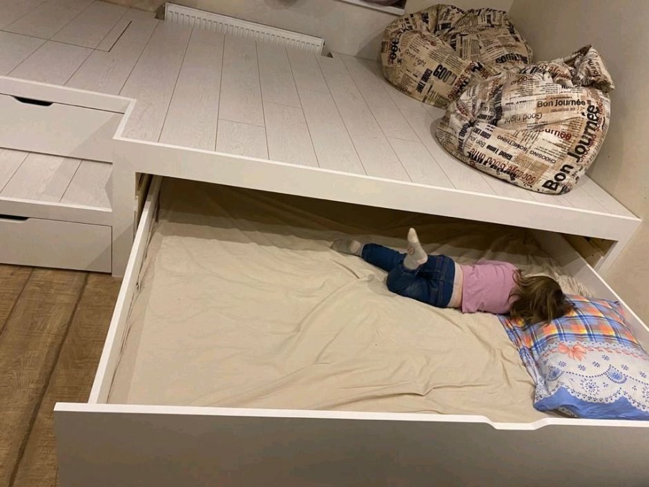 Кровать-подиум с ящиками