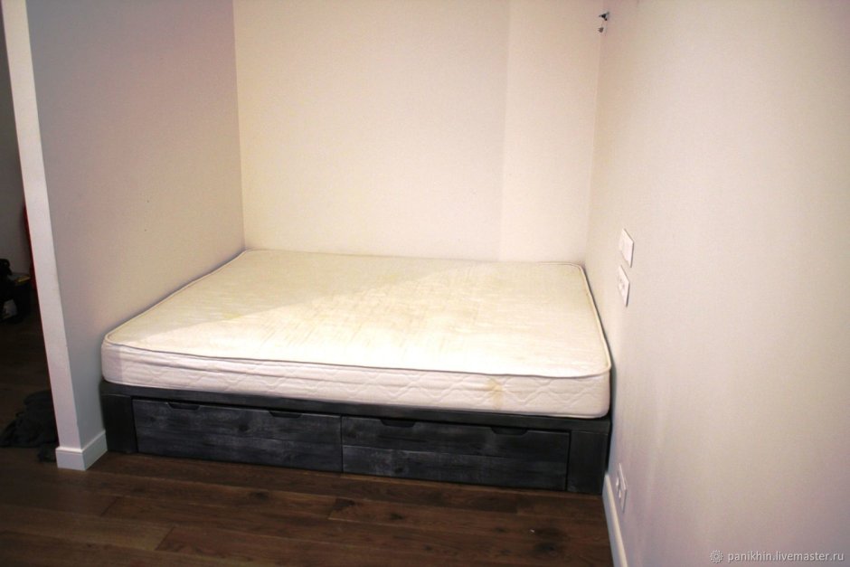 Кровать-подиум с ящиками