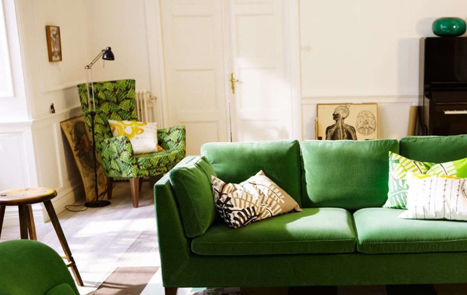 Зеленый диван в интерьере (68 фото)