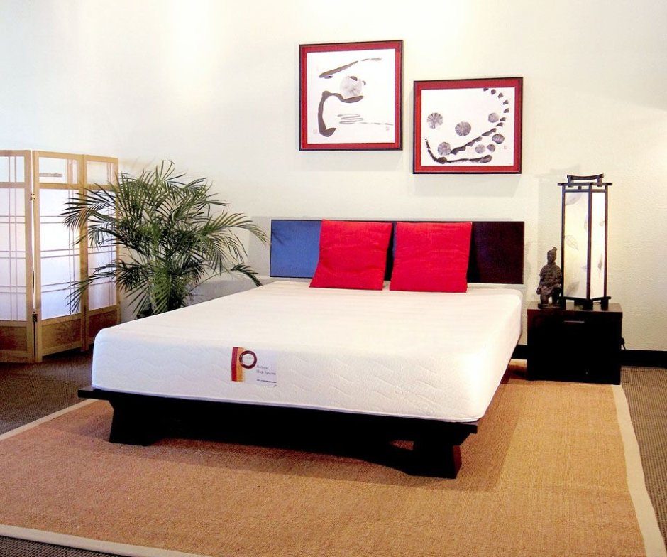 Кровать в японском стиле с тумбами