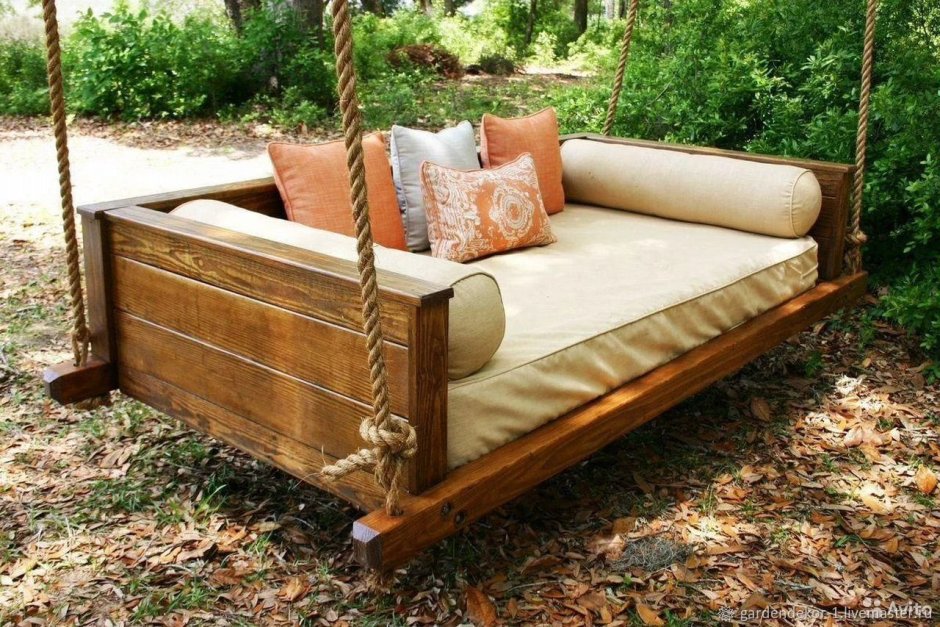 Деревянные качели диван