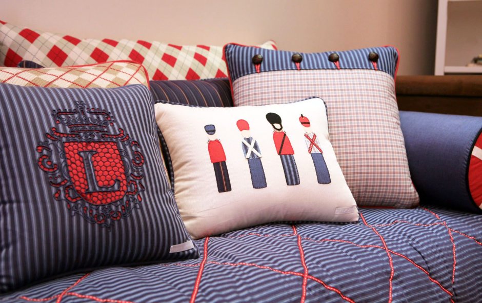 Декоративные подушки в комнату мальчика
