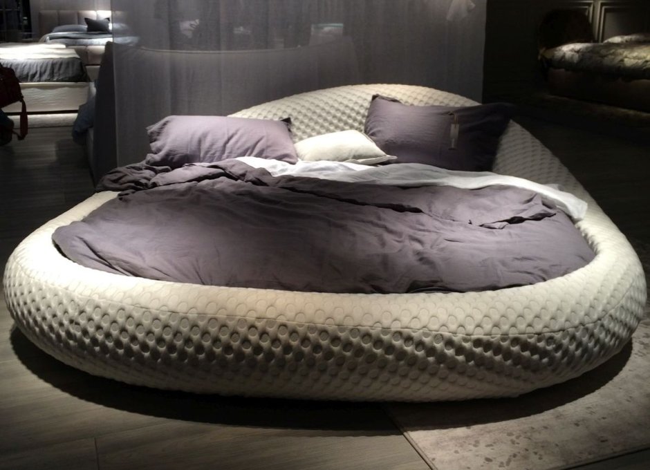 Необычная кровать в спальню