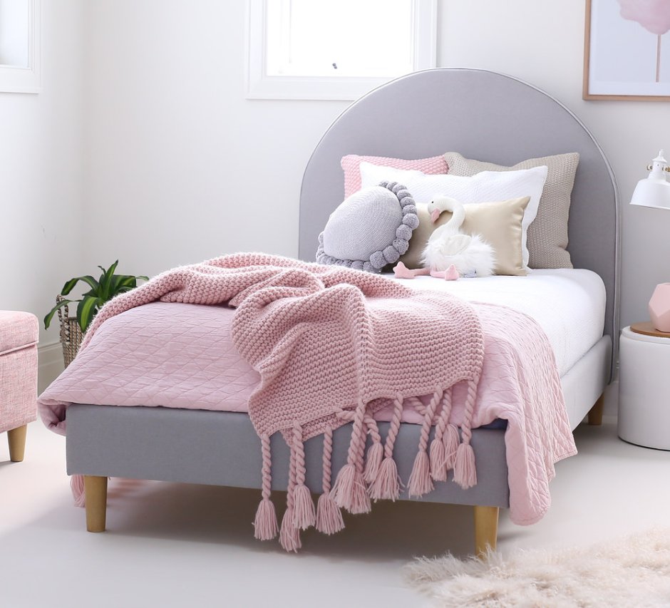 Розовая кровать для девочки подростка