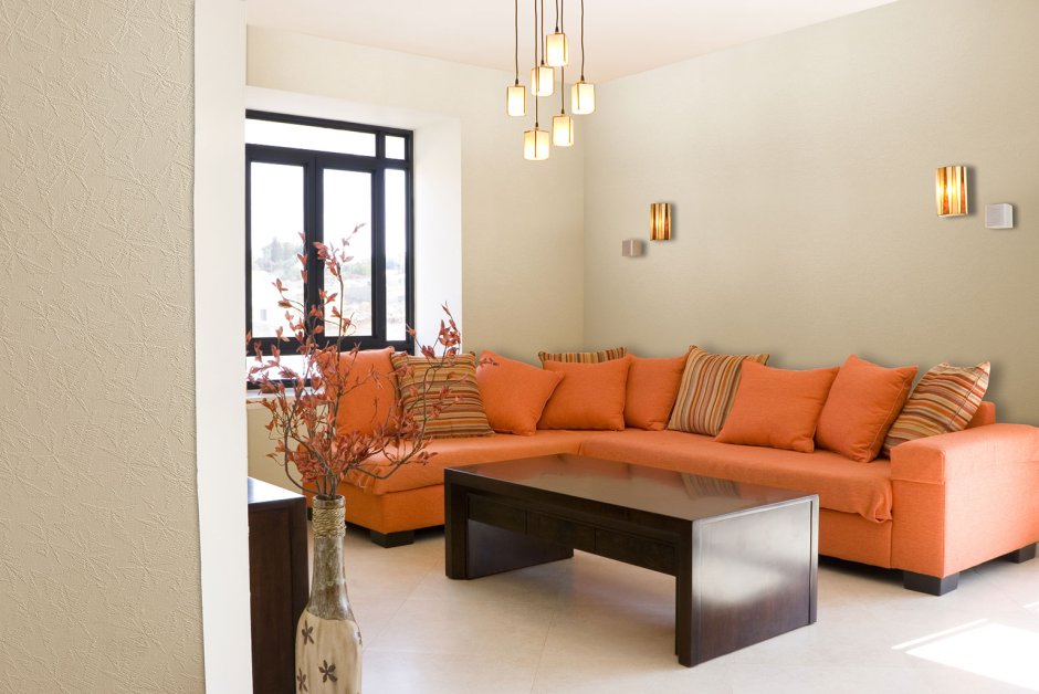 Угловой диван оранжевый с коричневым