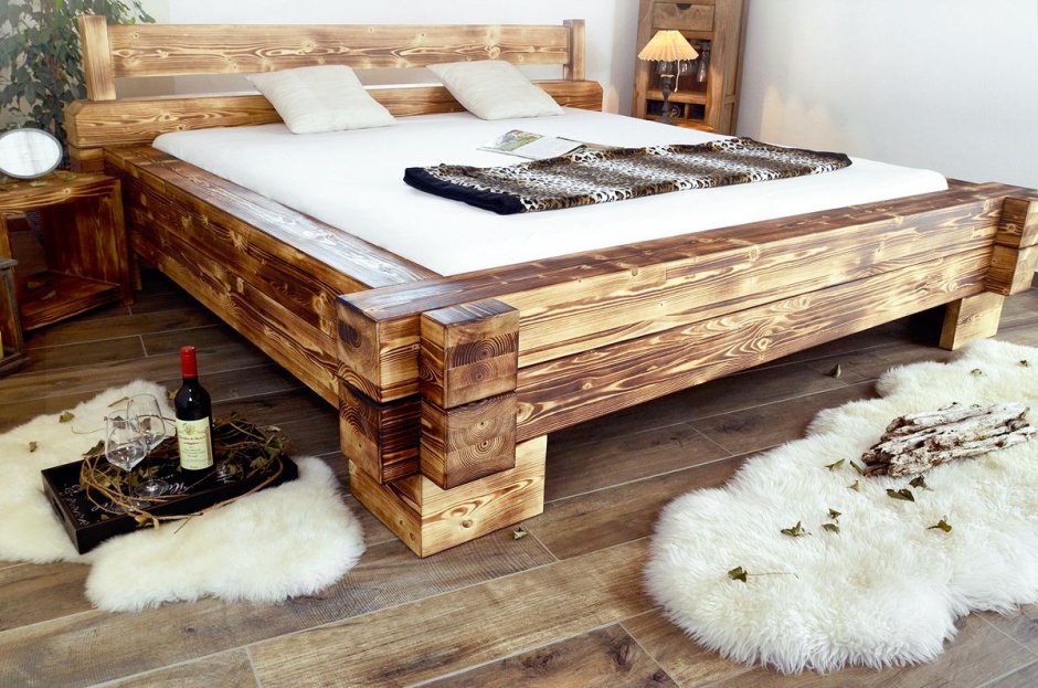 Кровать из бревна дерева