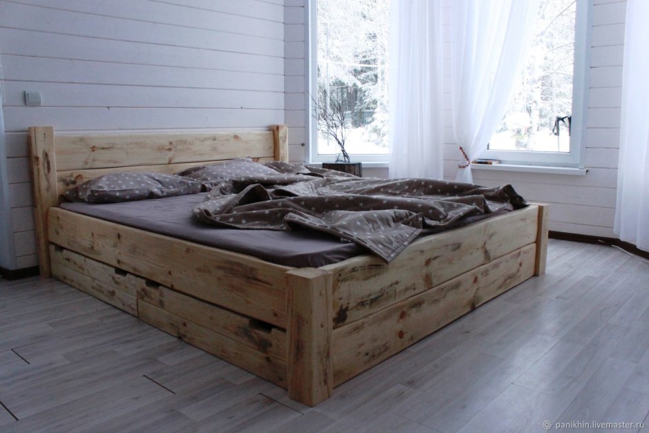 Массивные кровати из дерева