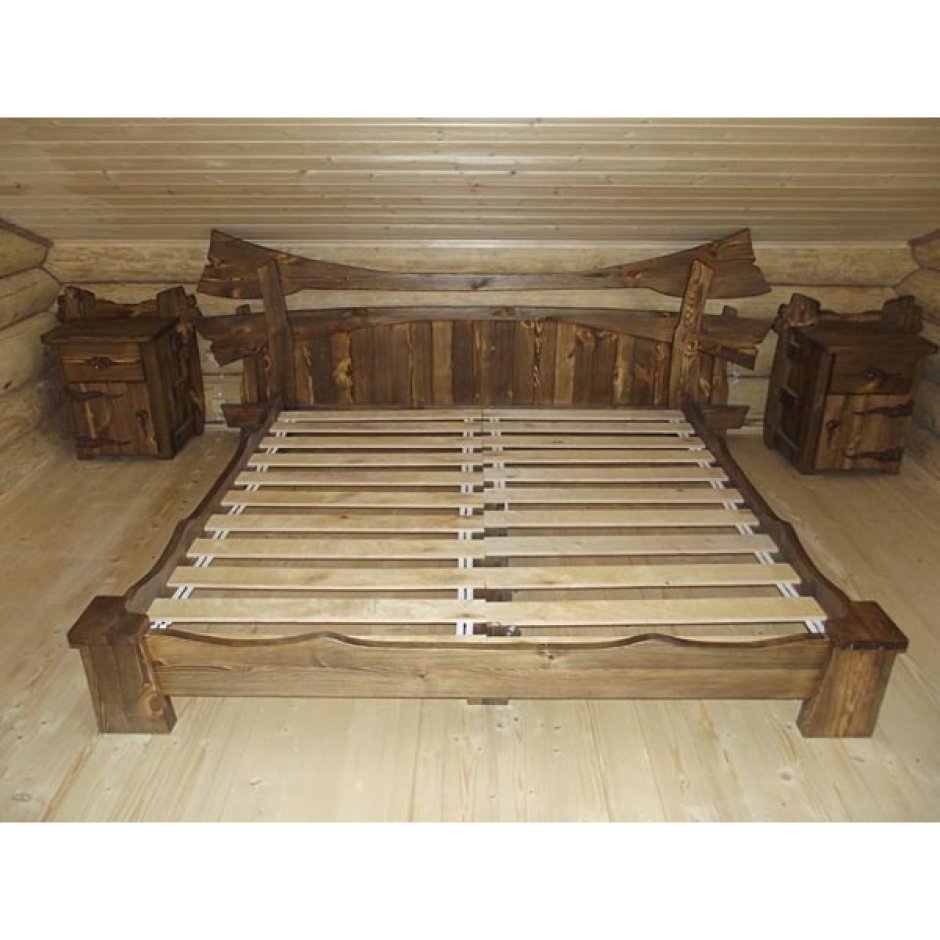 Кровать из состаренного дерева