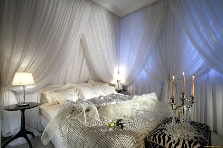 Свадебная кровать для брачной ночи