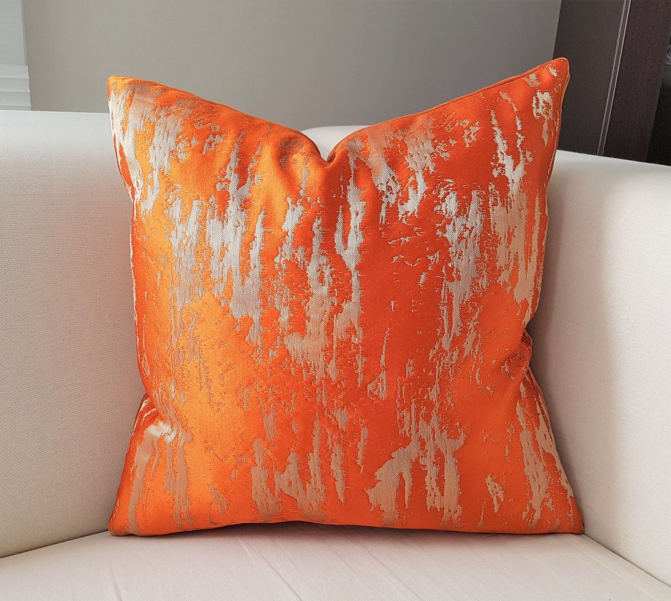 Оранжевая подушка