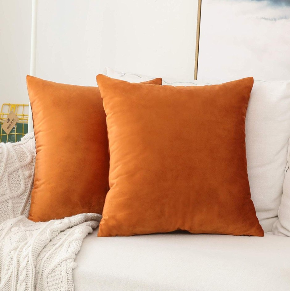 Оранжевые вельветовые подушки