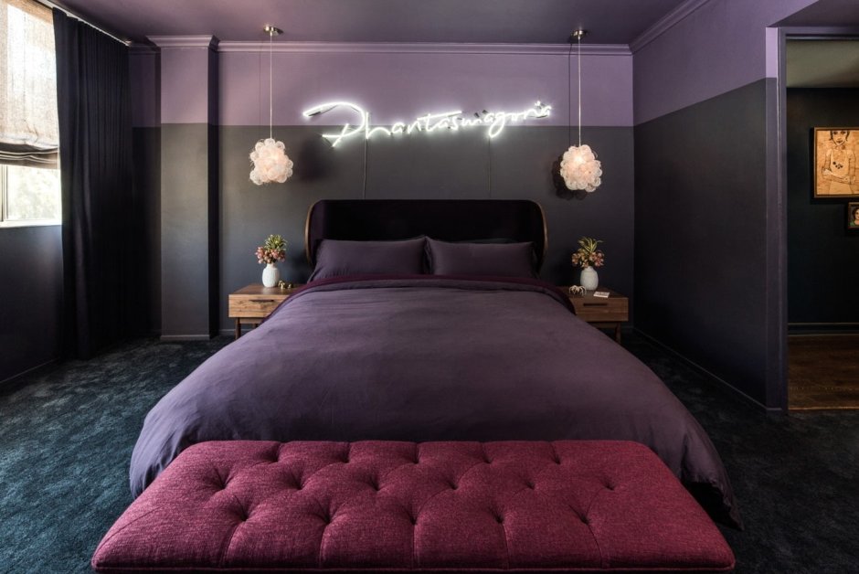 Пурпурный цвет в интерьере спальни
