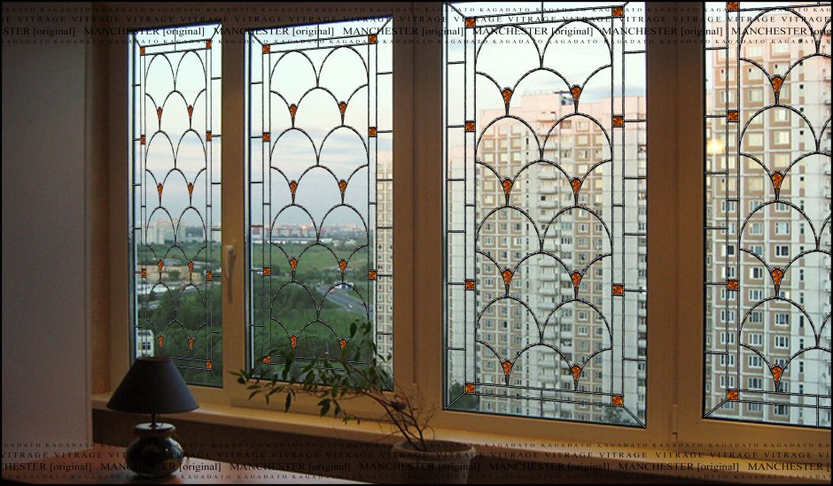Витражи прозрачные окна в гостиной