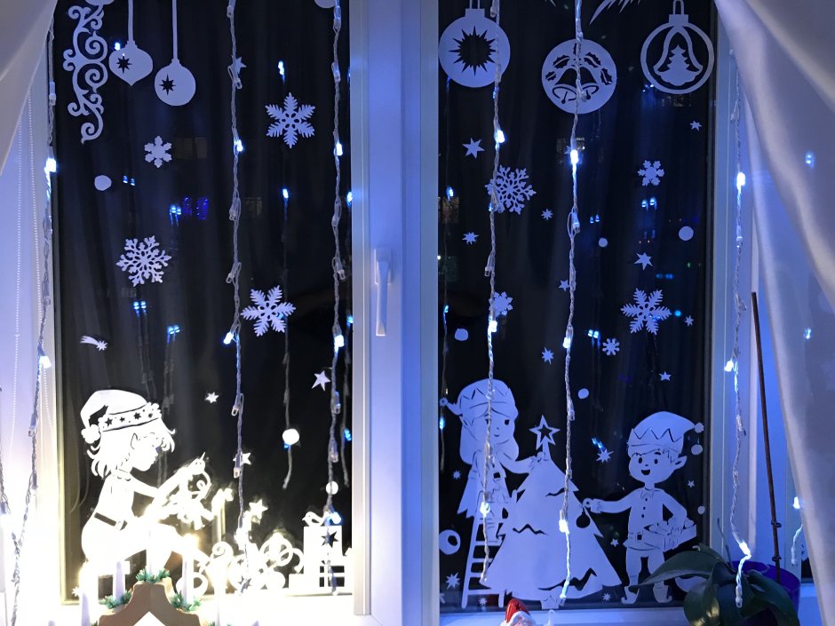 Красивые новогодние украшения на окна