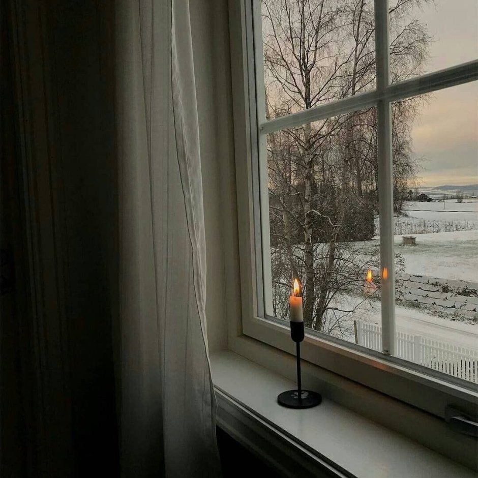 Красивый зимний вид из окна