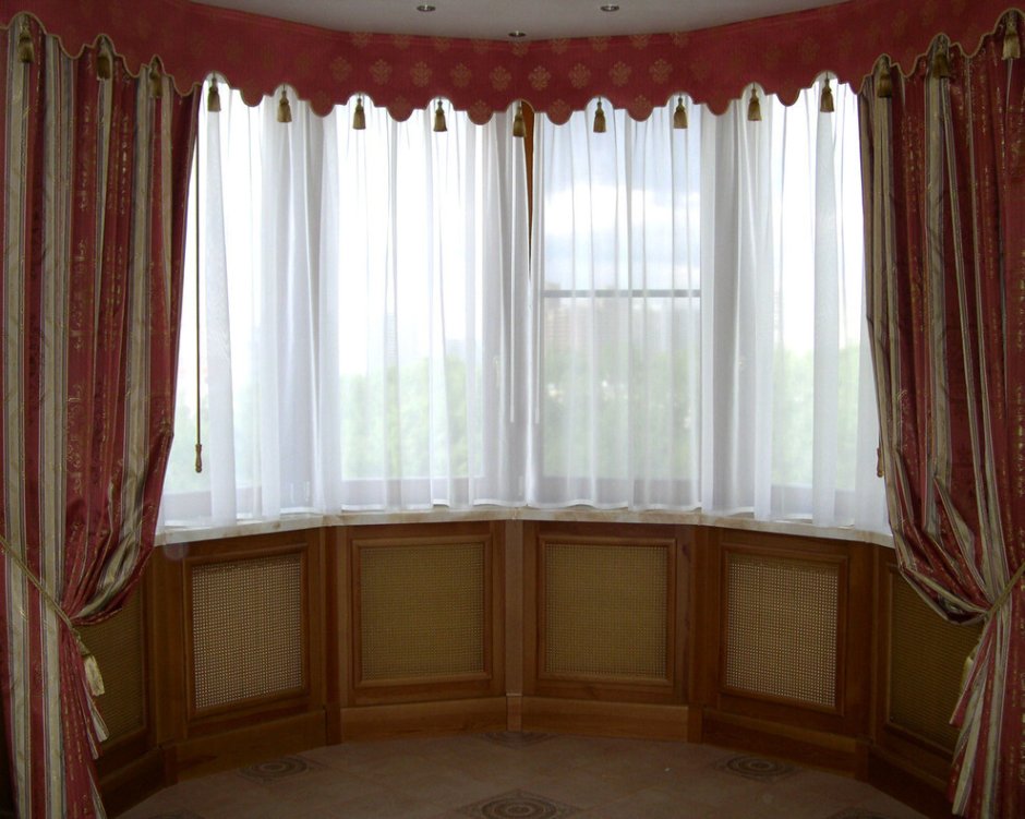 Планировка гостиной с эркерным окном