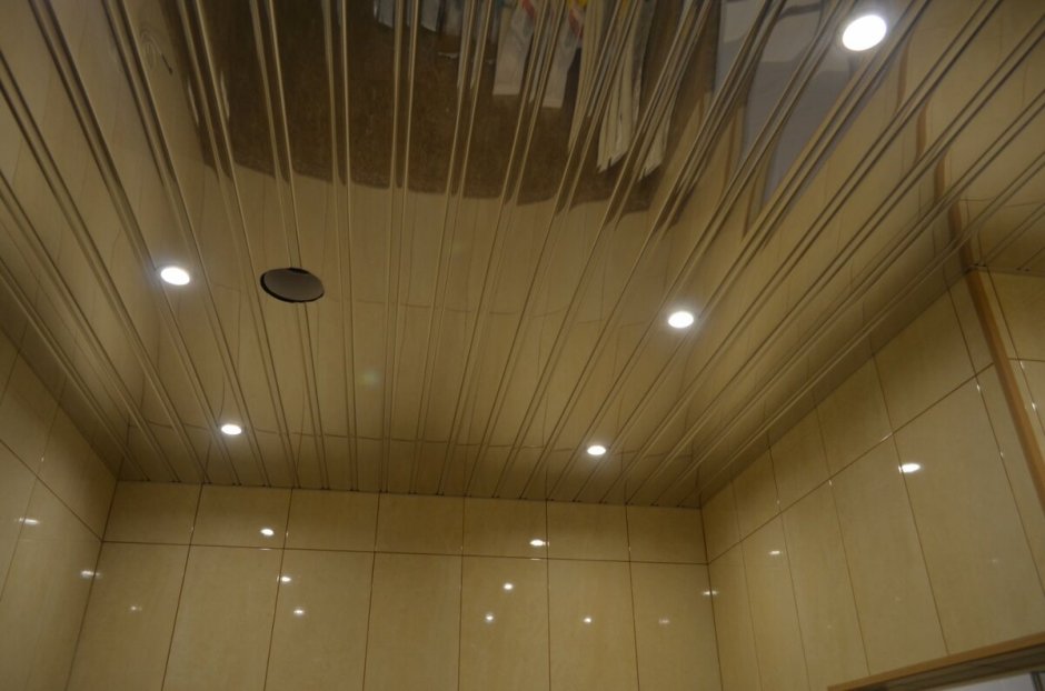 Реечный потолок система санузел