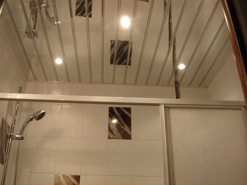 Реечный потолок Албес в ванной