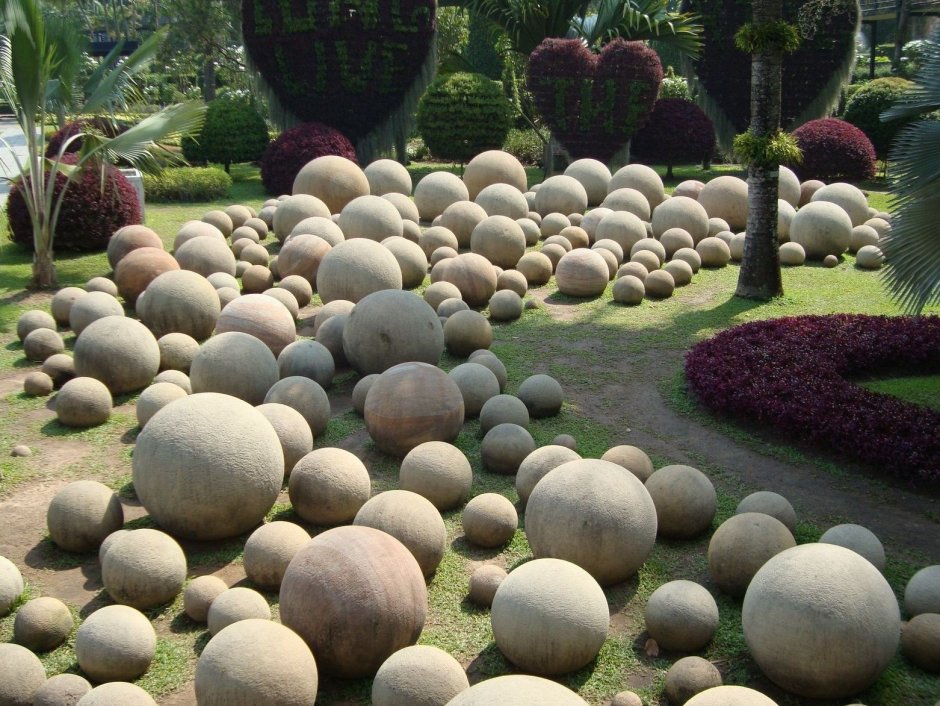 Декоративные шары для ландшафта