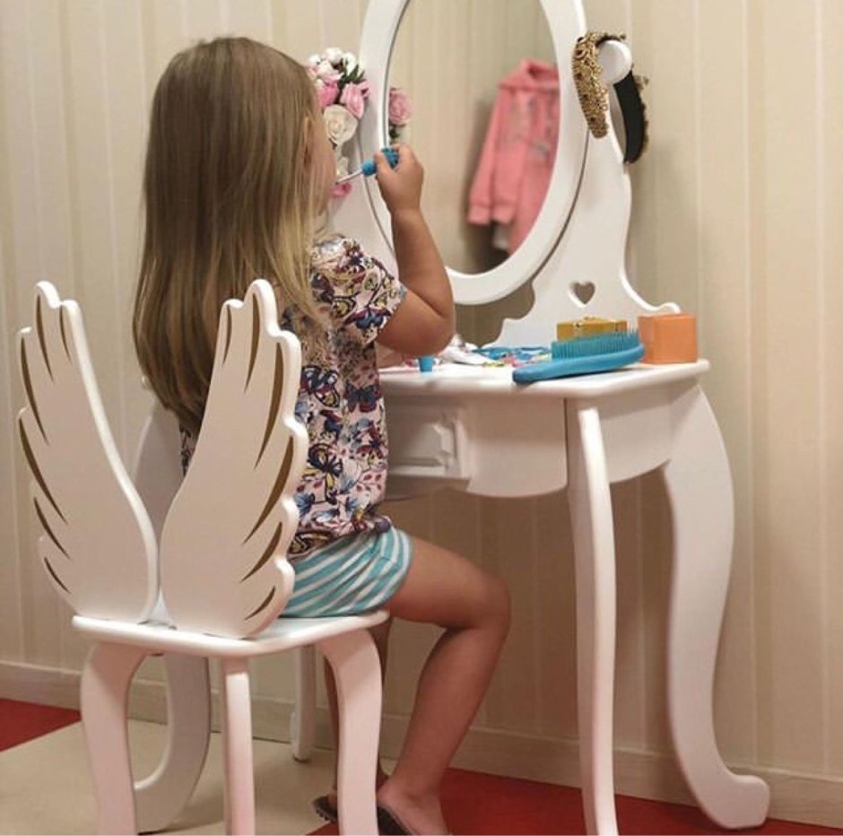 Детский туалетный столик