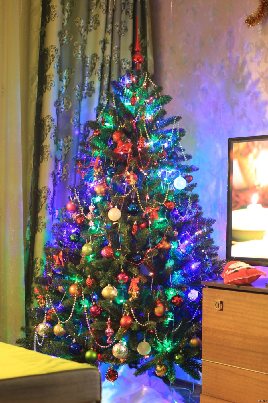 Новогодняя елка в доме