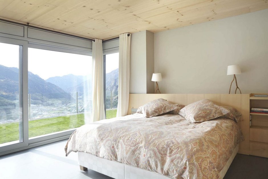 Планировка спальни с панорамными окнами