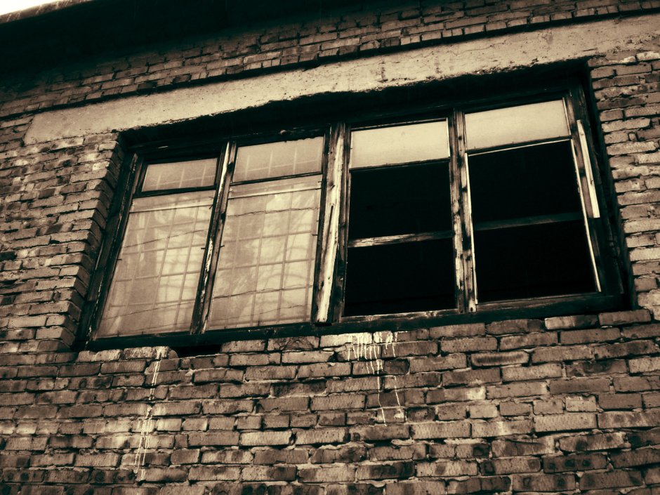 Открытое окно в Старом доме
