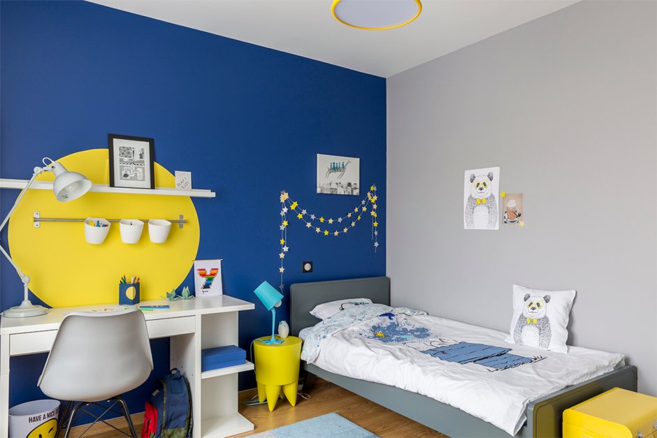 Синие стены в интерьере детской