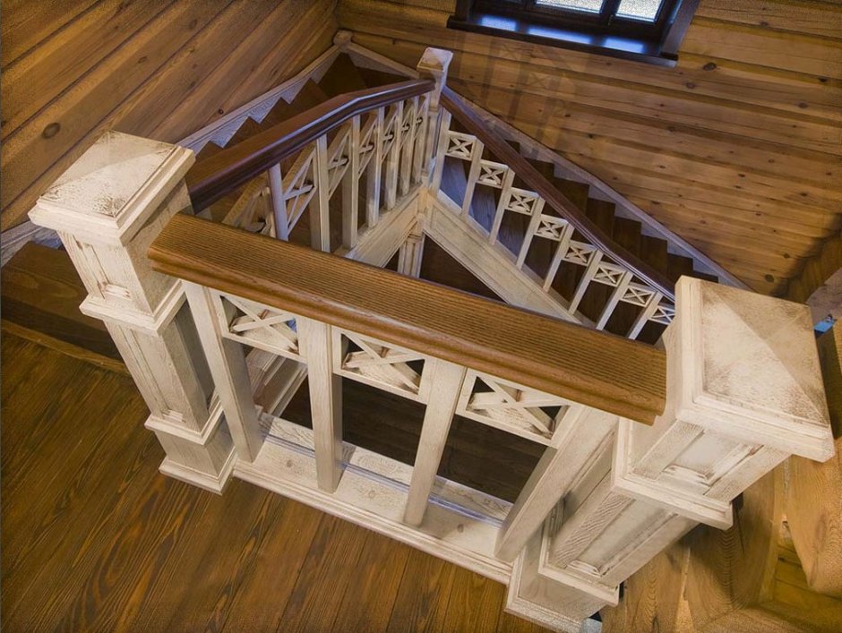 Лестница в деревянном храме