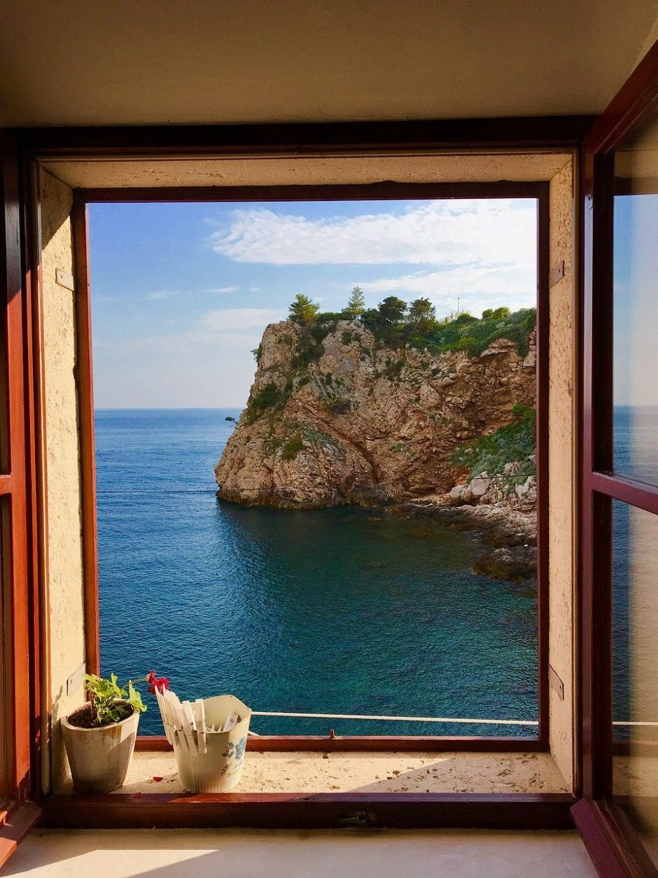Фотообои окно с видом на море
