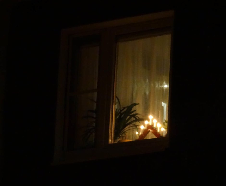 Горящий свет в окне