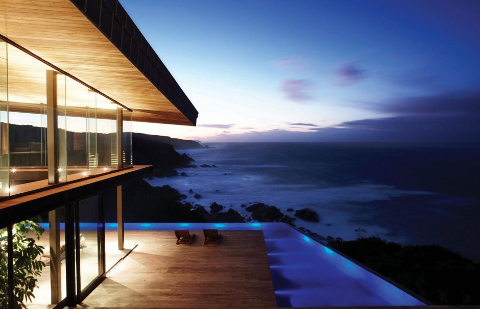 Красивый дом с видом на море