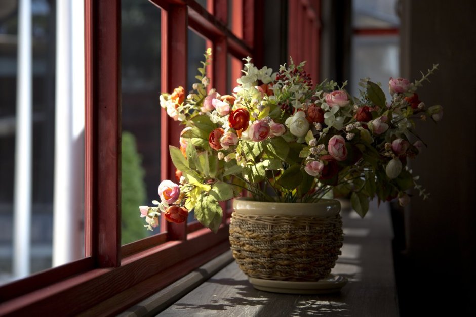 Окно с цветами на подоконнике (78 фото)