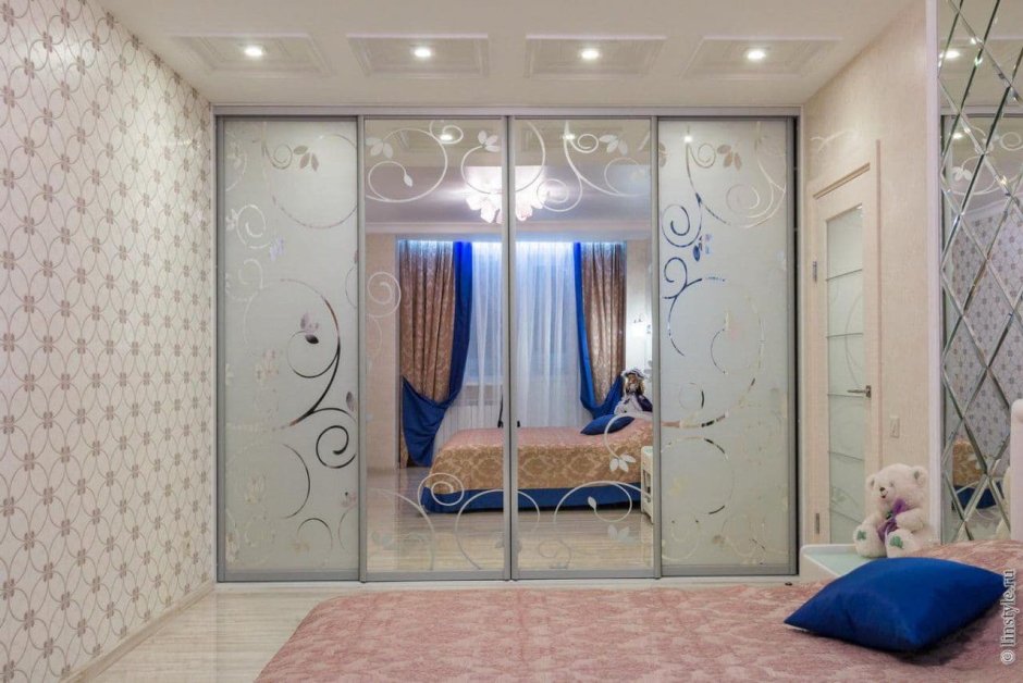 Встроенные шкафы купе в спальню