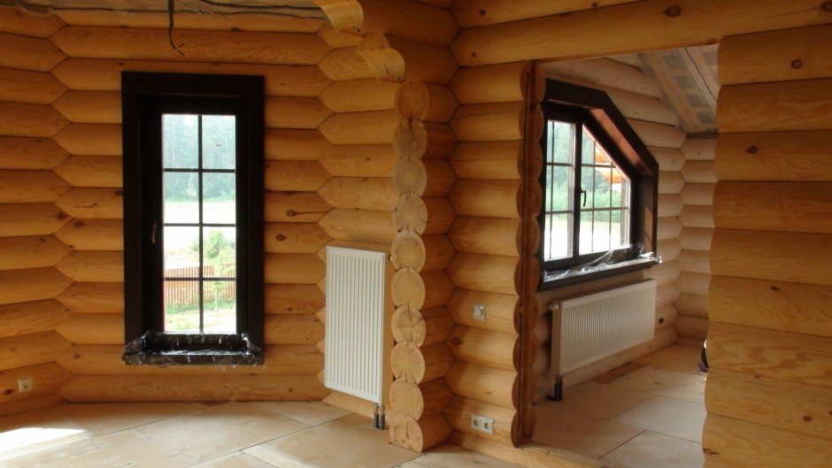Большие окна в деревянном доме
