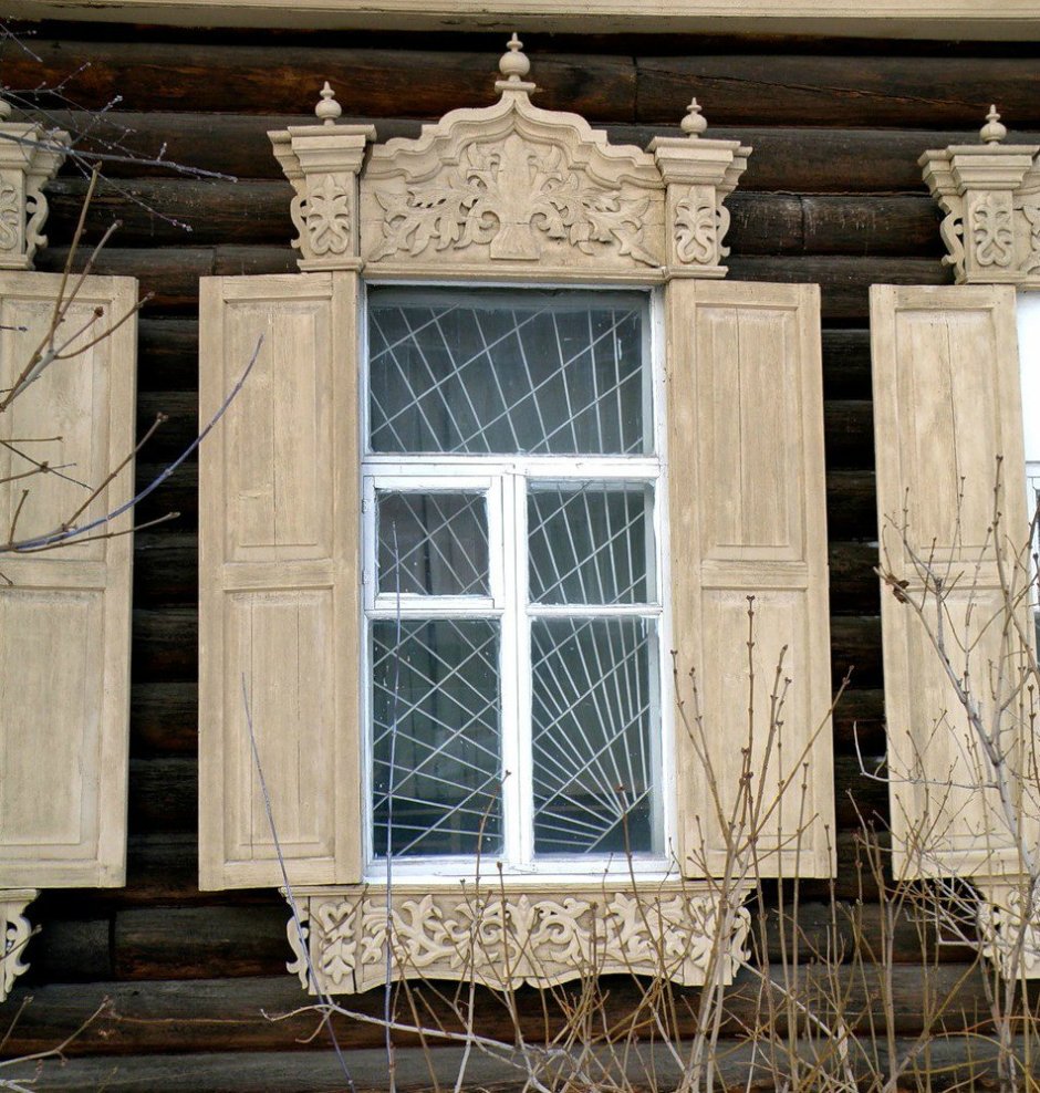 Окна деревянные со ставнями