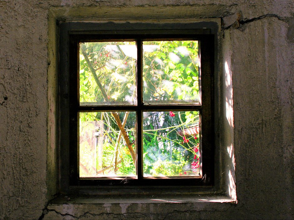 Старинное окно изнутри
