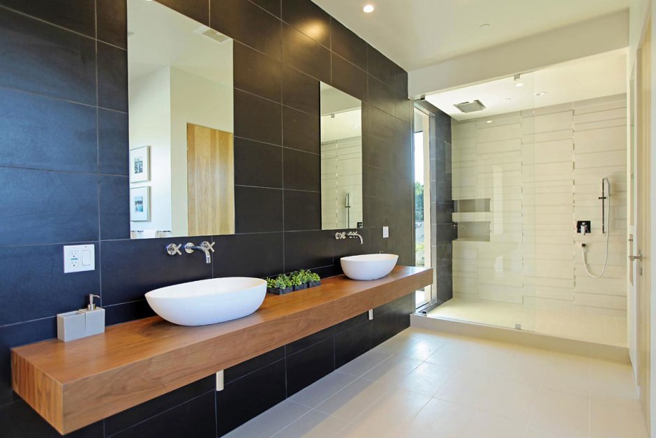 Интерьер ванной комнаты в серых деревянных