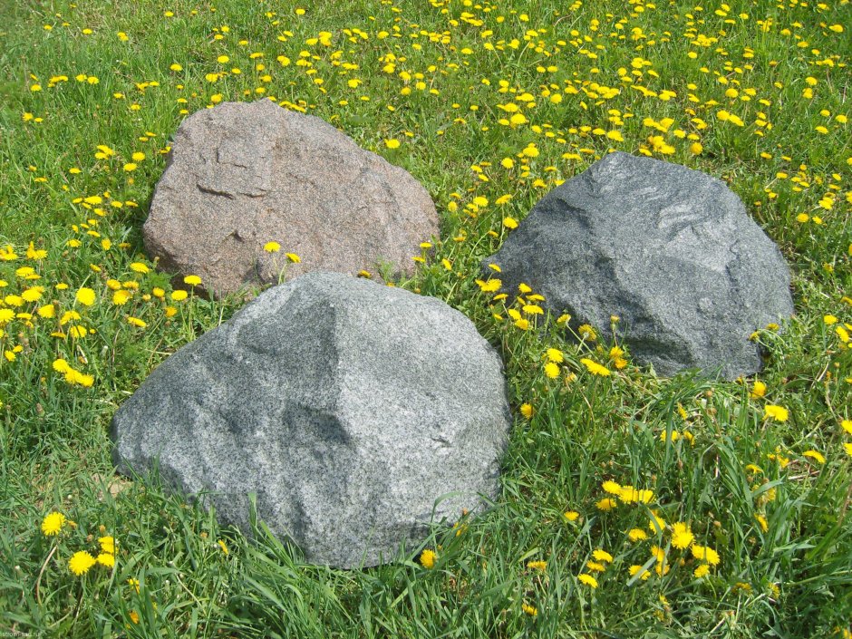 Камни валуны в саду