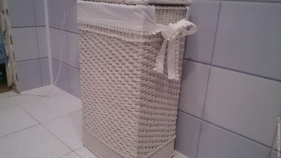 Плетеные корзины для белья в ванную комнату